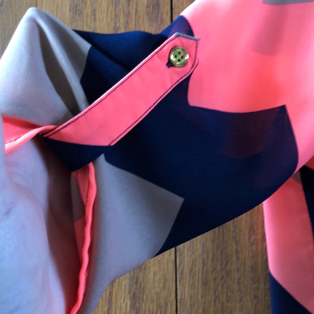 Lightweight Blouse - Picture 2 of 4